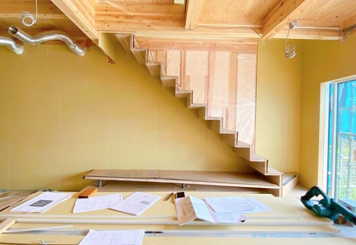 北名古屋市女性建築士の自邸　木製階段